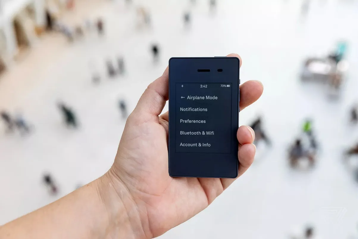 Минимал гар утас “Light Phone”-ны түүх