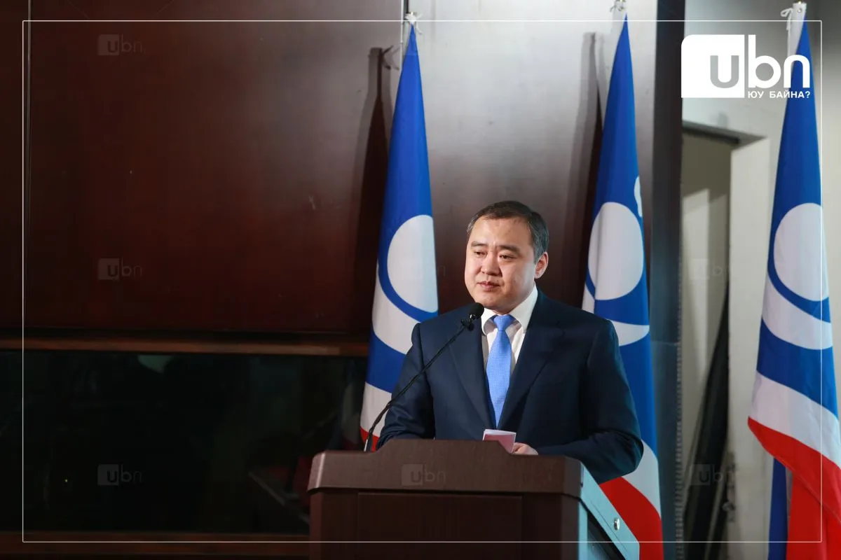 Л.Гантөмөр: Улс төрийн зөвлөлийн хурлаар Ч.Лодойсамбуу, Ж.Баярмаа нарт ямар арга хэмжээ авах талаар шийднэ. Ялангуяа Ж.Баярмаа гишүүн ЗГ-ын бодлогыг их олон удаа эсэргүүцэж байгаа