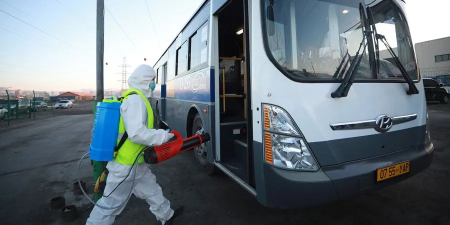 Нийтийн тээврийн автобусыг өглөө бүр ариутган халдваргүйжүүлж байна