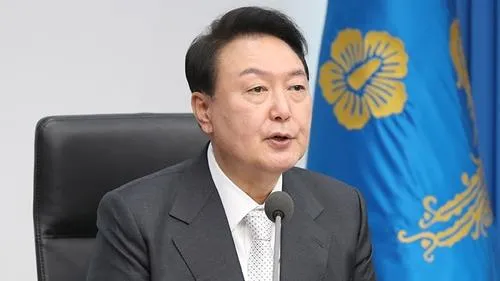 БНСУ-ын шинэ Ерөнхийлөгч Юн Сук Ёл анхны санал асуулгаар ӨНДӨР үнэлэгджээ