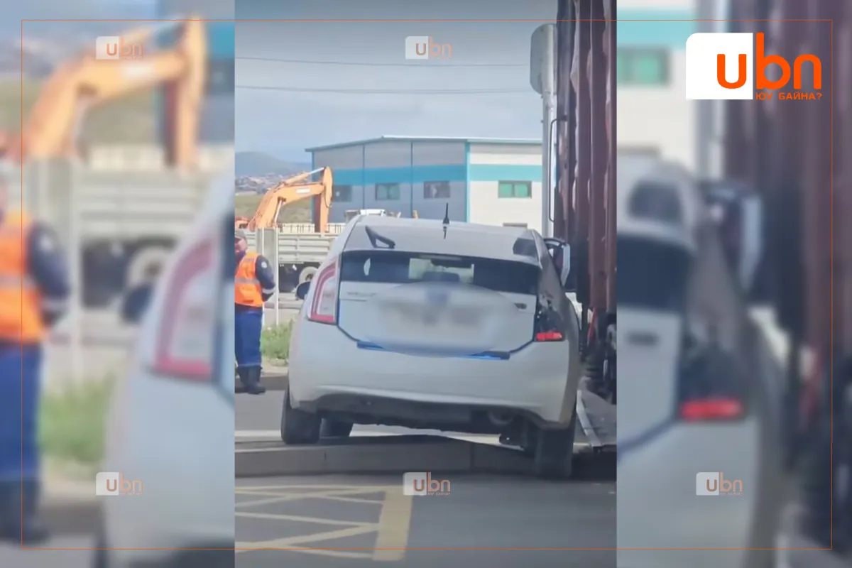 Галт тэрэгтэй мөргөлдсөн автомашины жолооч “Гар утсаа оролдож явсан“ гэж мэдүүлжээ