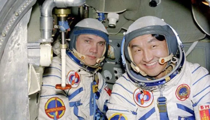 Өнөөдөр Монгол хүн сансарт ниссэний 39 жилийн ой тохиож байна