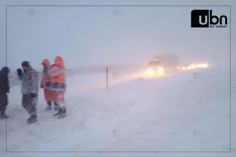 Сэрэмжлүүлэг: Цасанд суусан машинаа гаргах гэж яваад хөлдөж нас баржээ