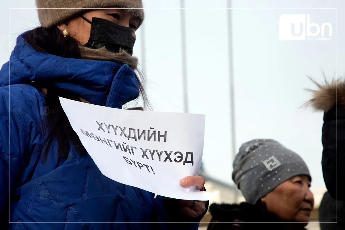 ФОТО: Хүүхдийн мөнгийг хүүхэд бүрт олгохыг шаардаж ЖАГСЛАА