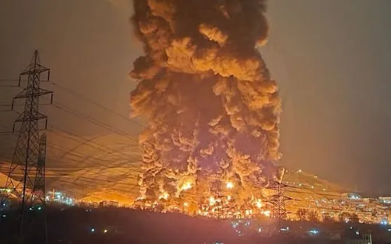 Израил Ираны газрын тосны агуулахад цохилт өгч, дөрвөн ажилтан амиа алджээ