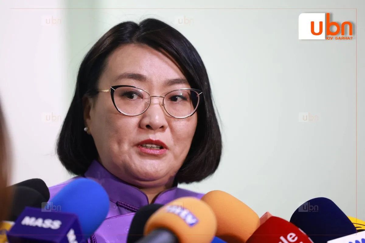 А.Ариунзаяа: Ерөнхий сайдыг огцруулах бичгийг урьдчилж тараахаар гарын үсэг зурсан гишүүдэд дарамт шахалт ирнэ гэж үзсэн учраас яг хуралдаан эхлэх үед тараахаар болсон