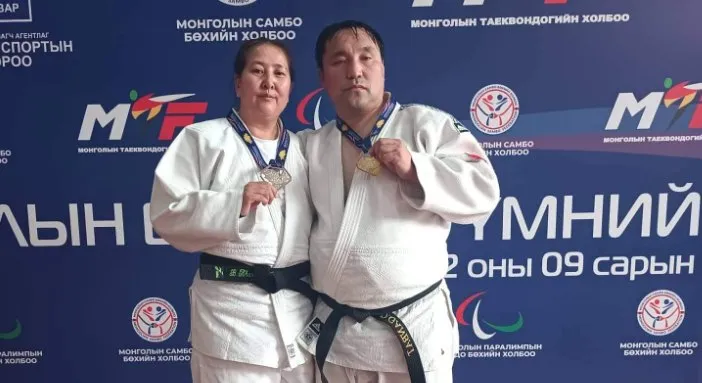 Б.Хашцэцэг Азийн пара наадамд спортын 2 төрлөөр оролцож буй анхны Монгол тамирчин боллоо