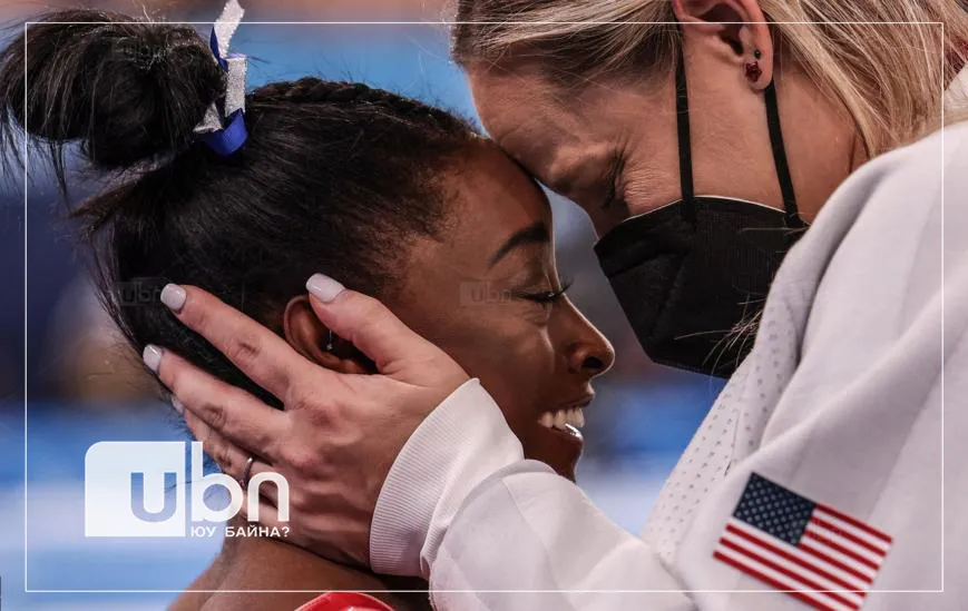 legacy:Olimpic games/ontsloh photo/Simone Biles celebrates with her coach Cecile Landi after learning she will get a bronze medal at the women's balance beam final copy.jpg