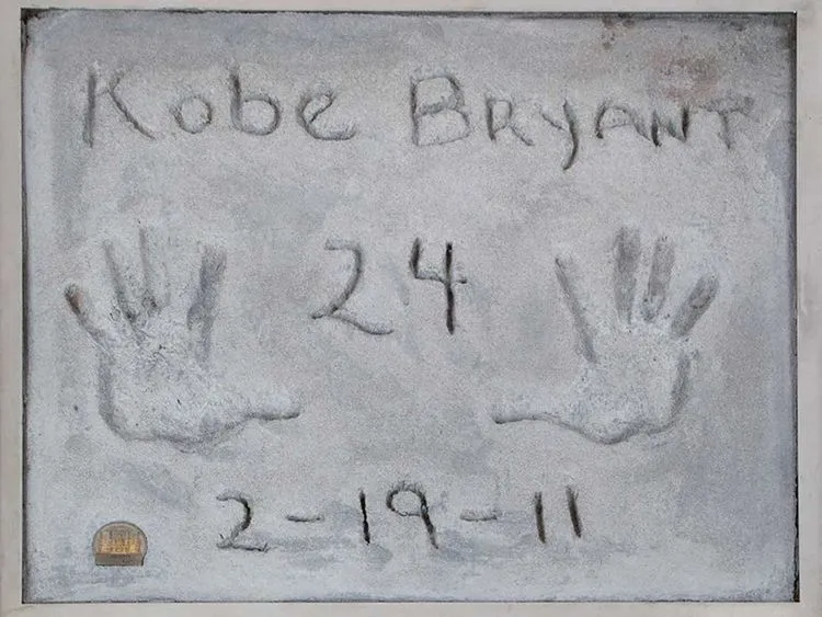 legacy:upload/images/ni/2020/05/22/Test-prints-of-Kobe-Bryant-s-hands--made-in-2011-when-the-late-basketball-player-became-the-first-athlete-to-leave-his-prints-in-cement-outside-Grauman-s-Chinese-Theatre-in-Hollywood_1723b42625f_large-164948-1123873484.jpeg