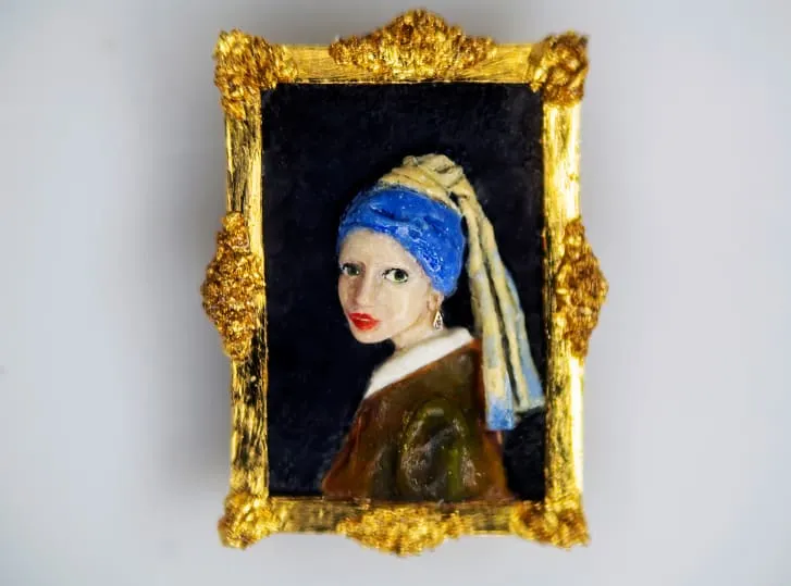 legacy:Умаахан зураг/04032023/http___cdn.cnn_.com_cnnnext_dam_assets_230330081433-02-microscopic-sculptures-girl-with-pearl-earring.jpg