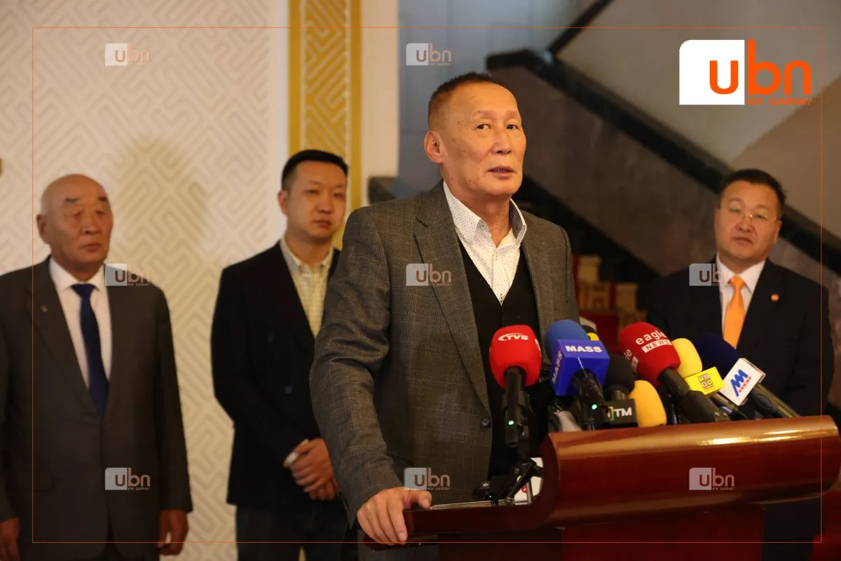 ШУУД: Улс төрийн намуудын дарга, төлөөллүүд мэдээлэл хийж байна