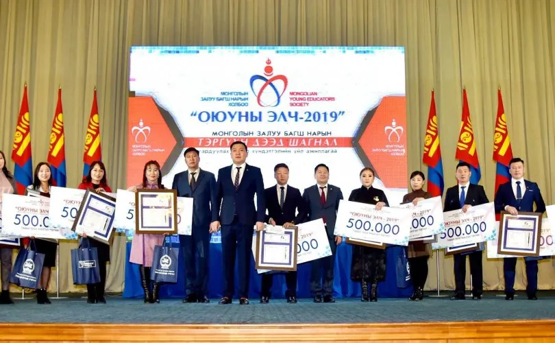 Оны шилдэг залуу багш нарыг тодруулав