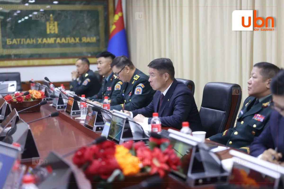ФОТО: Төрийн өндөр дээд одон, медалиар энгэрээ мялаасан эрхмүүд