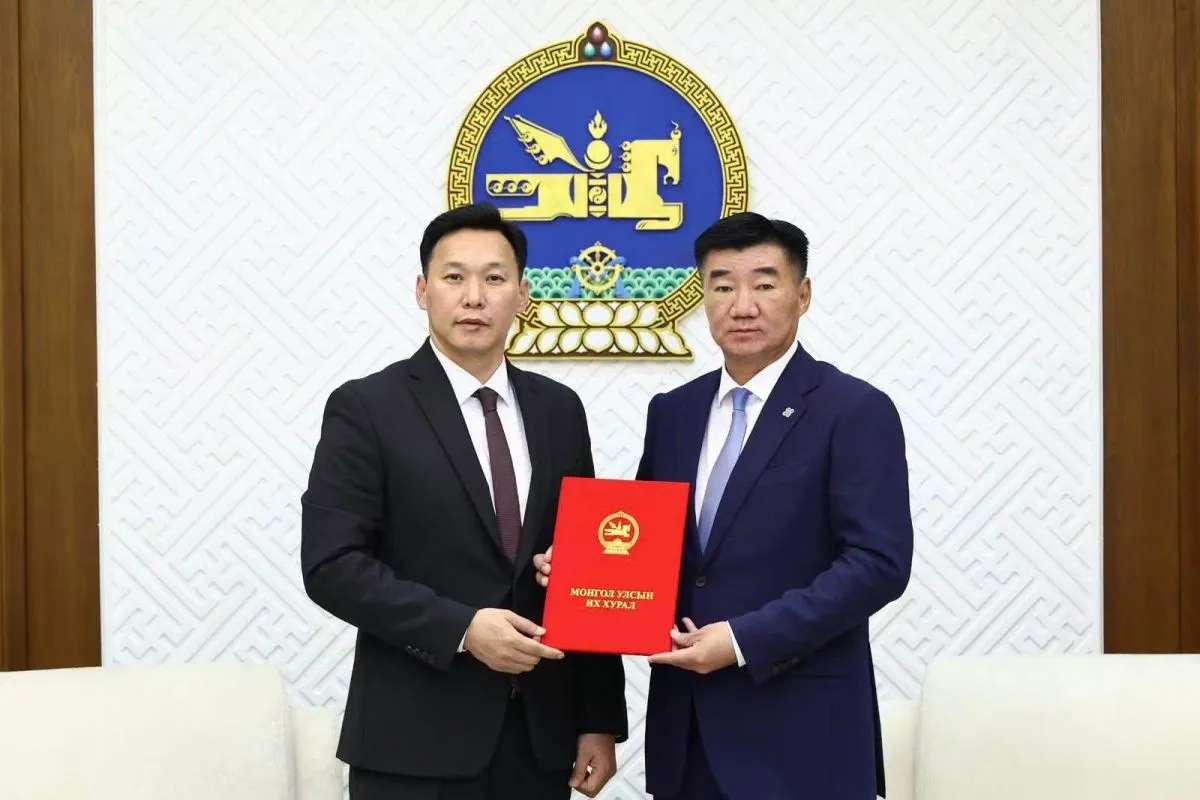 Эрүүл мэндийн ажилтны тухай анхдагч хуулийн төслийг өргөн мэдүүллээ