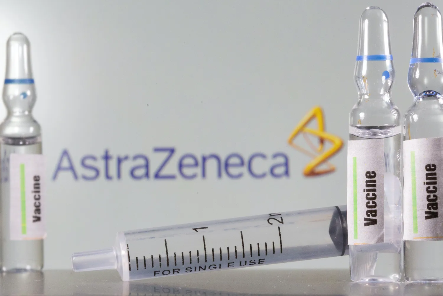 “AstraZeneca” компанийн вакцины туршилтыг зогсоожээ