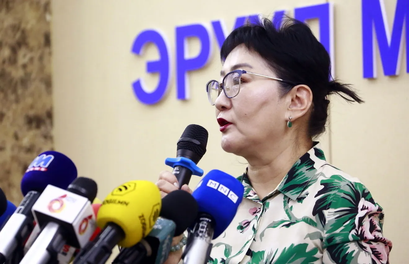 “Халдвар авсан 3 иргэний 2 нь Солонгос улсад эмнэлгээр үйлчлүүлж байсан”
