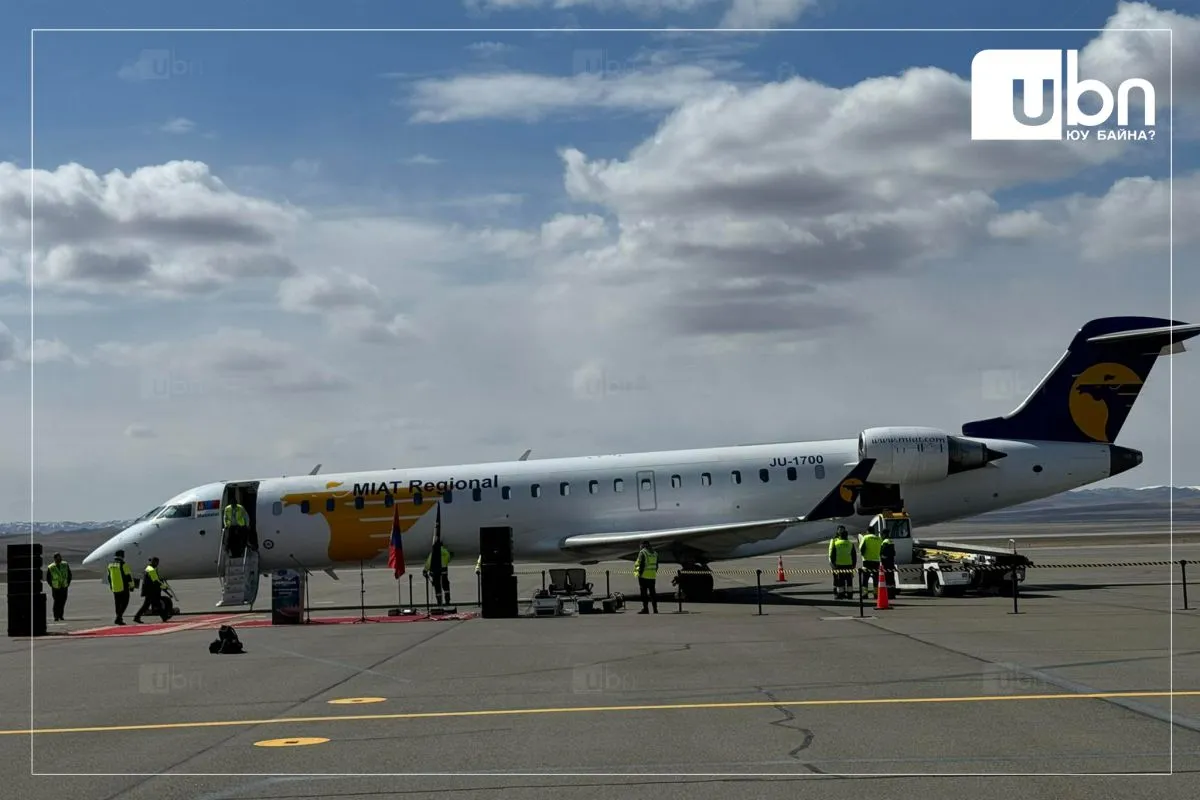 ШУУД: “МИАТ“ компани орон нутагт нислэг үйлдэх CRJ-700 “Мазаалай“ агаарын хөлгөө хүлээн авч байна
