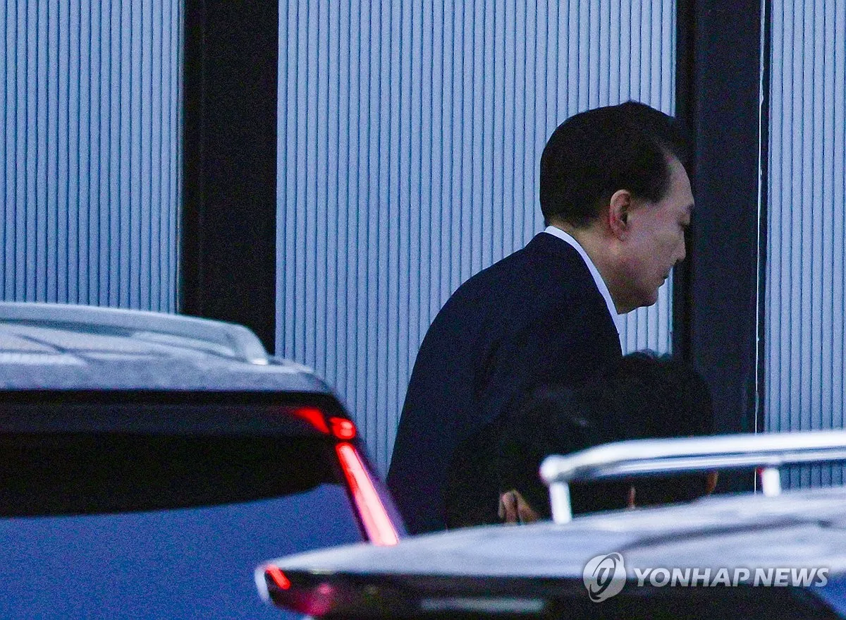 YONHAP: БНСУ-ын Ерөнхийлөгч Юн Сук Ёлыг хорих ангийн ганцаарчилсан өрөөнд шилжүүлжээ