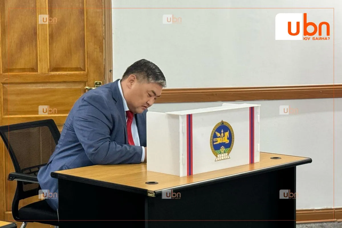 Дархан-Уул аймгийн засаг даргад Б.Азжаргалаас гадна заалнаас С.Насанбатын нэрийг дэвшүүлж нууцаар санал хураажээ