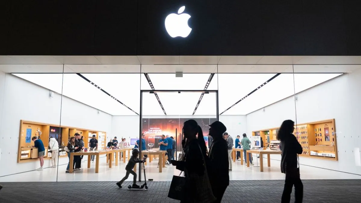iPhone-г Америкт үйлдвэрлэвэл 3500 ам.доллароор худалдаална