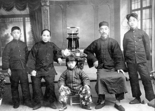 legacy:beijing 2022/Жан И Моу/zhang yimou (1).png