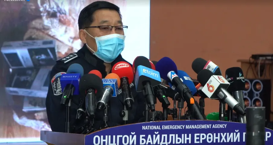 Тусгаарлалтад байгаа иргэд талхан дотор тамхи, усны саванд архи хийж нэвтрүүлж байна