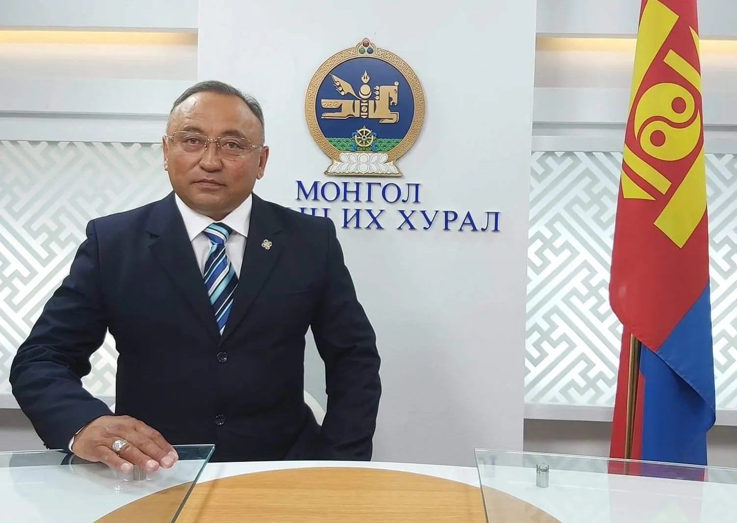 Б.Бейсэн Монгол хүн Баян-Өлгийн засаг даргыг томилж болохгүй гэв үү?