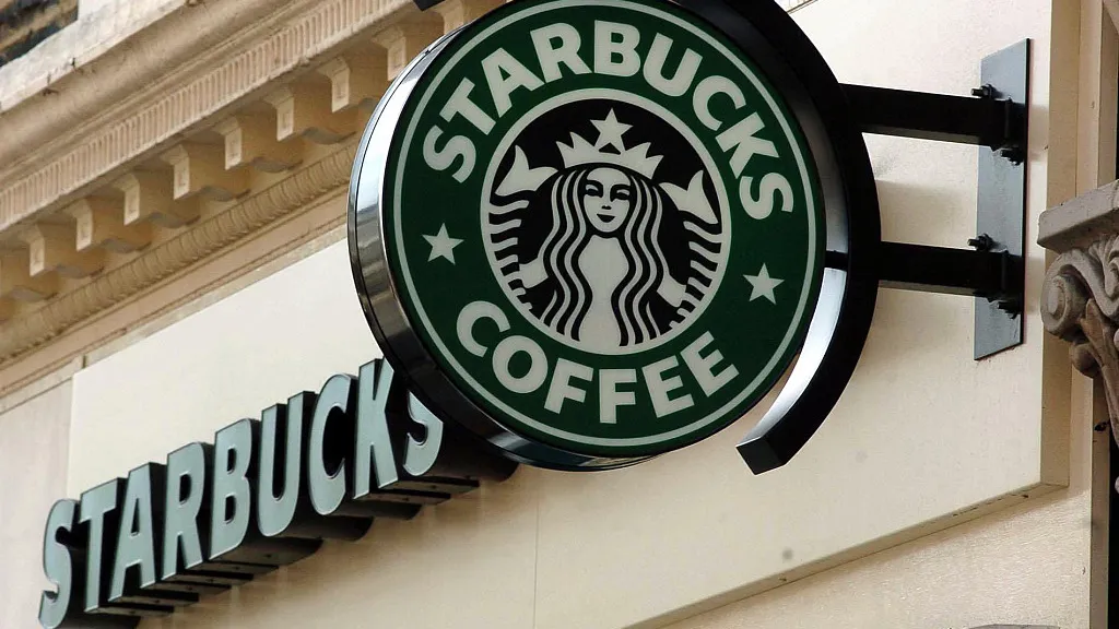 "Starbucks" өөрийн нэрийн аягаа ашиглахаа зогсоов