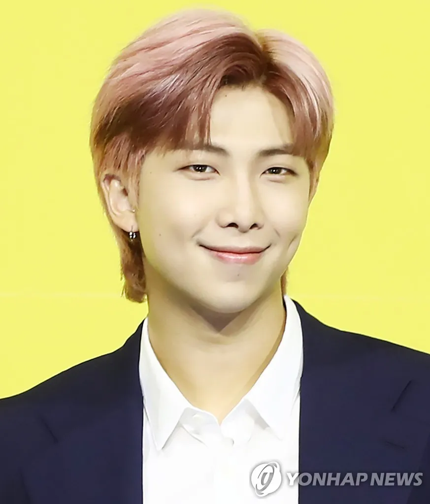 “BTS” хамтлагийн ахлагч RM удахгүй албан ёсны бие даасан цомгоо гаргана
