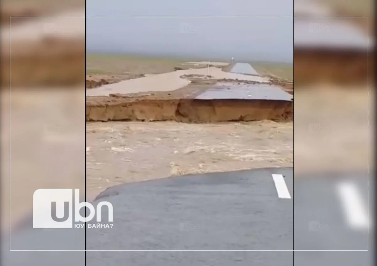 Үерийн улмаас Ховд аймгийн Мөст сум руу зорчих хэсгийн засмал зам сэтэрчээ