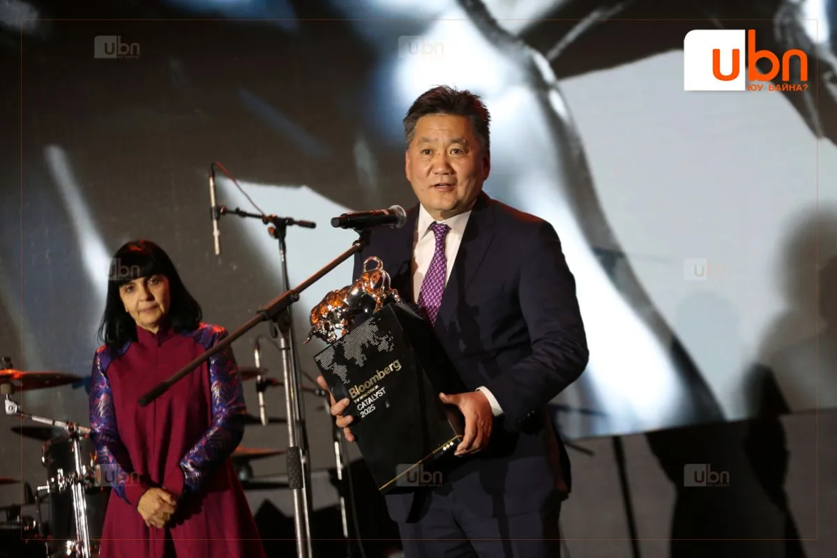 Монголбанкны Ерөнхийлөгч Б.Лхагвасүрэн “Catalyst Awards-2025”-ын “Шилдэг эдийн засагч” шагналыг хүртлээ