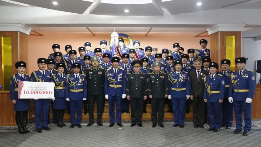 Онцгой байдлын алба хаагчид төрийн дээд одон, медаль хүртэв