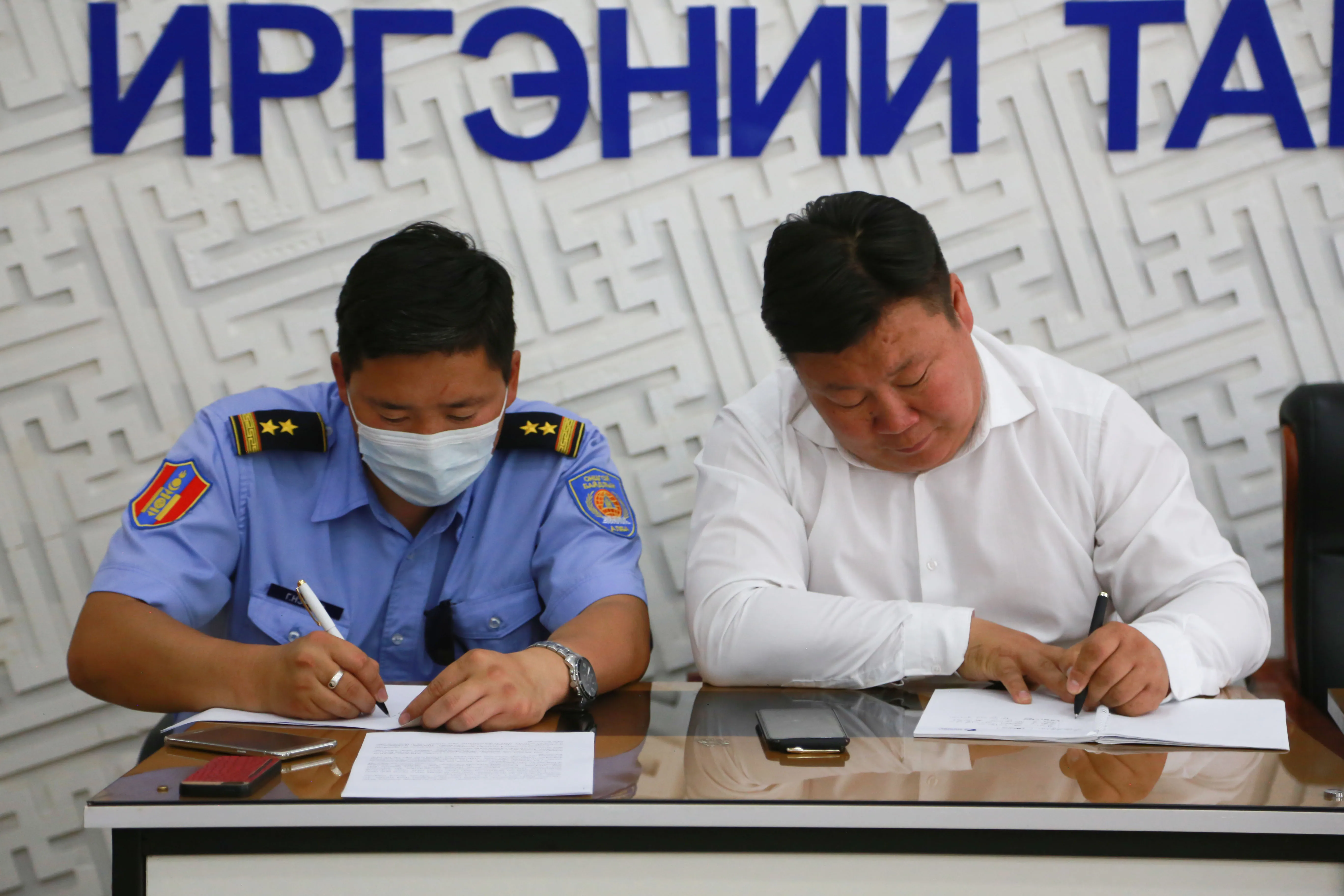 Ховд аймгийн Цэцэг, Жаргалант сум руу орох, гарах хөдөлгөөнийг ТҮР ХЯЗГААРЛАВ