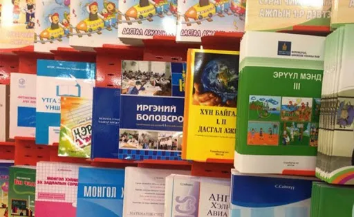 Энэ онд бага ангийн сурагчид 100% үнэ төлбөргүй сурах бичиг ашиглалаа