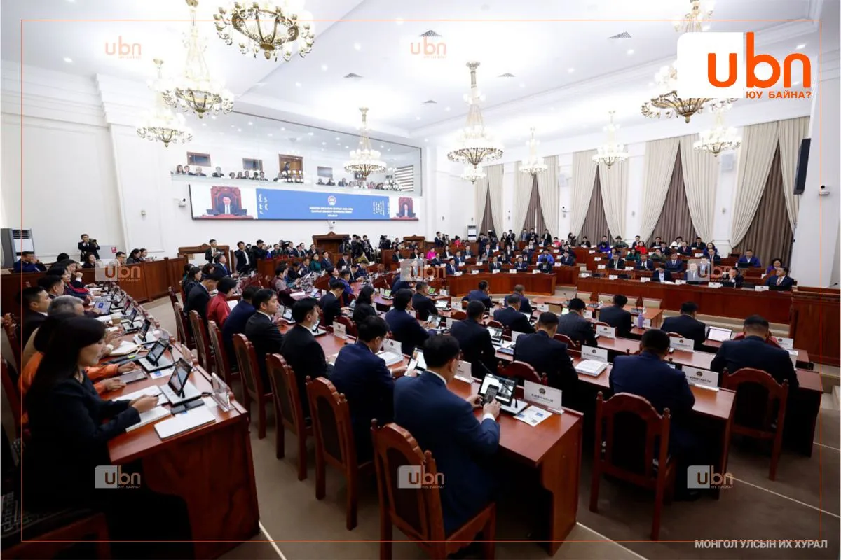 Шинэ парламентын намрын чуулганы нээлтэд 126 гишүүнээс 100 гишүүн оролцож, 79.4 хувийн ирцтэй байжээ