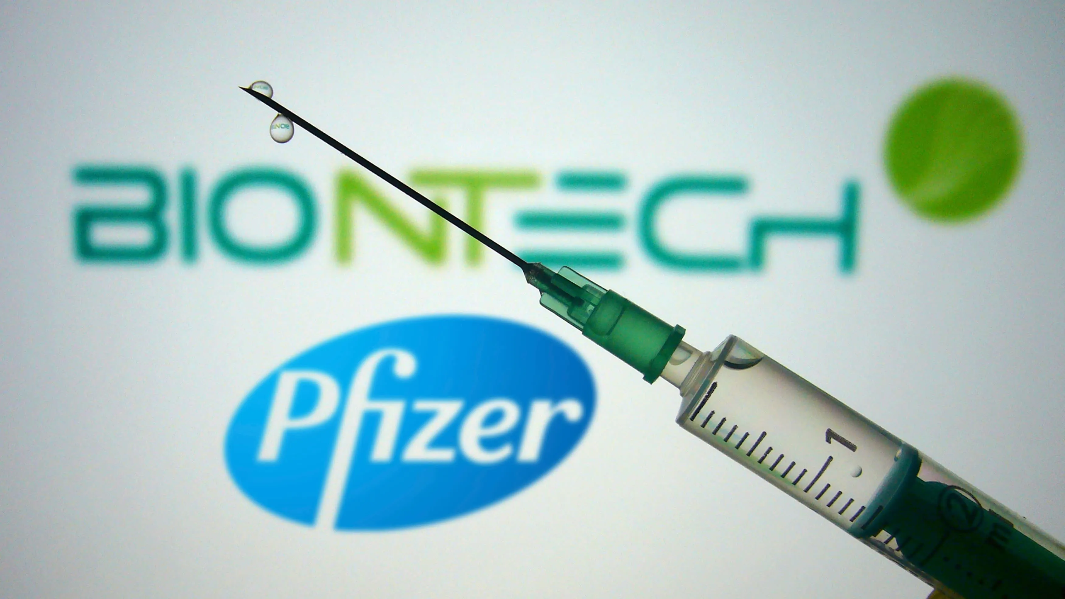 “Pfizer”-ийн вакцин ахмад настнуудад 94 хувийн үр дүн үзүүлжээ