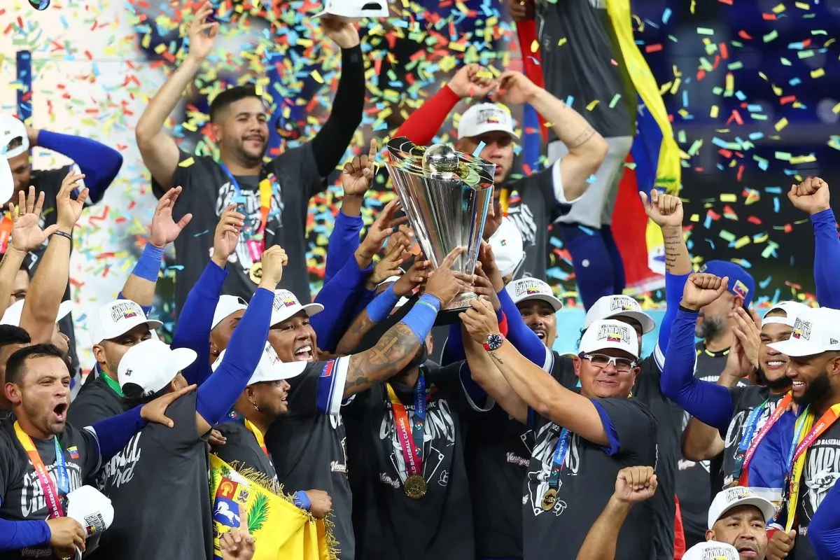Венесуэл “World Baseball Classic 2026” тэмцээний аваргын цомыг өргөлөө
