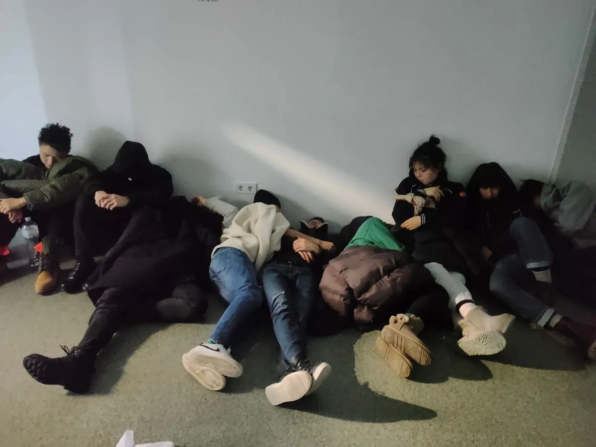 УКРАИН ДАХЬ ОЮУТНЫ АР ГЭР: Хүүхдүүд дээрээс минь бөмбөгдчих гэж байгаа юм шиг л мэдрэмж төрсөн