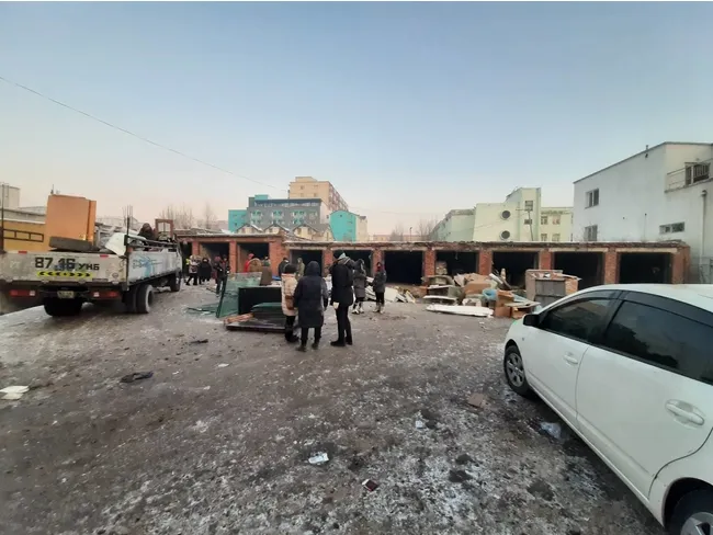Зөвшөөрөлгүй баригдсан гаражуудыг албадан буулгаж, газрыг чөлөөллөө