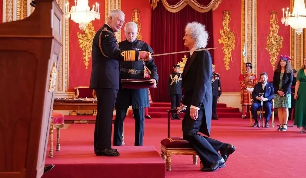 “Queen” хамтлагийн гитарчин Брайан Мэй хүлэг баатрын хэргэм хүртлээ
