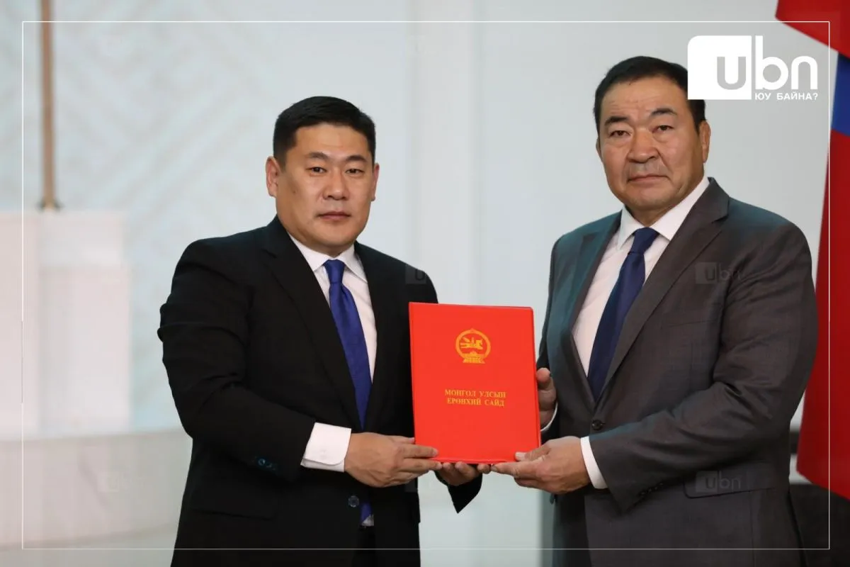 legacy:Zasag Oyun-Erdene/shine said nar/Ba avarga.jpg