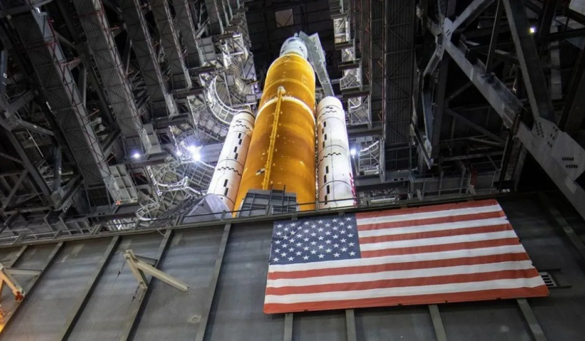 NASA сар руу пуужин хөөргөхөөр бэлдэж байна