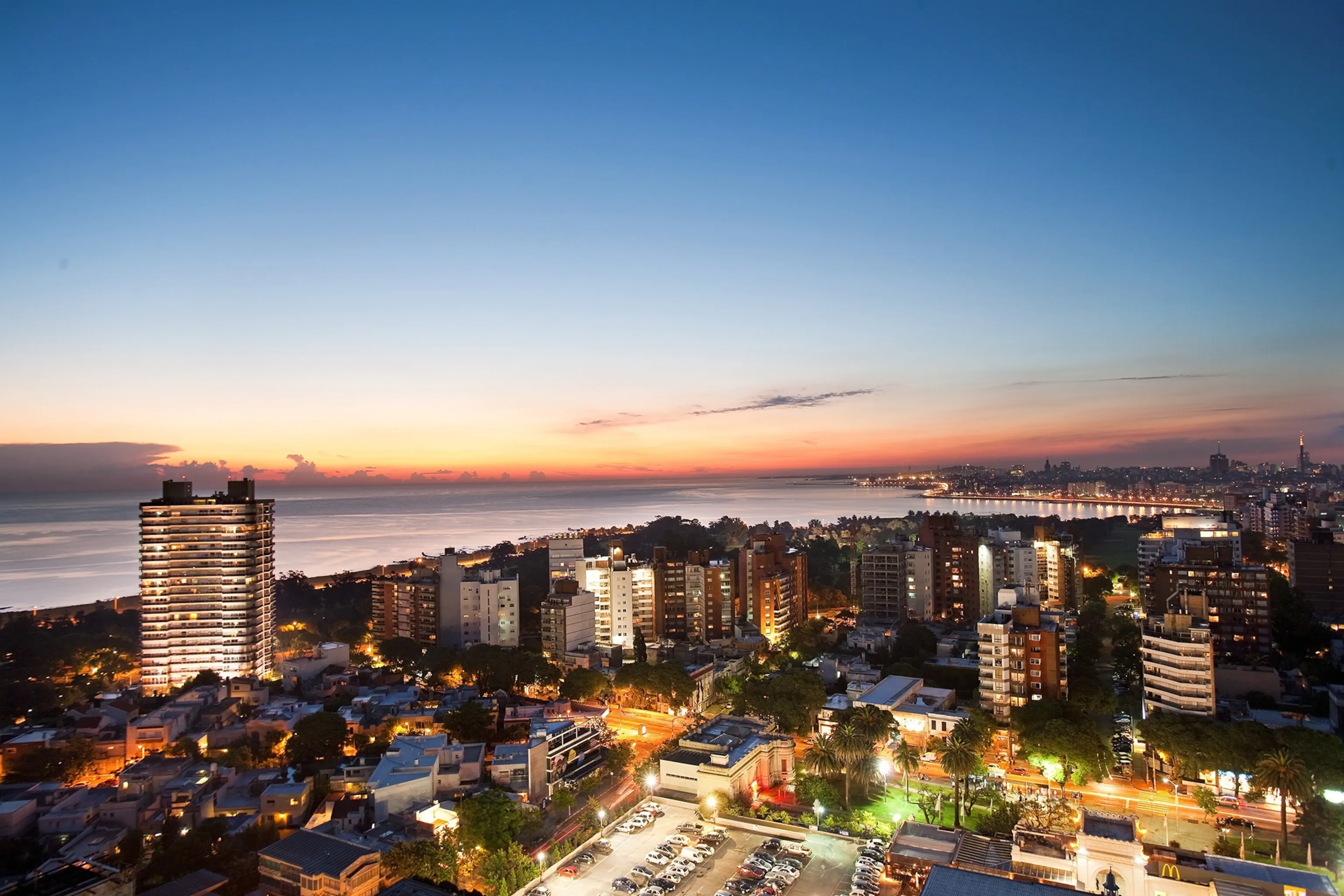legacy:oron/cityscape-montevideo-uruguay.webp