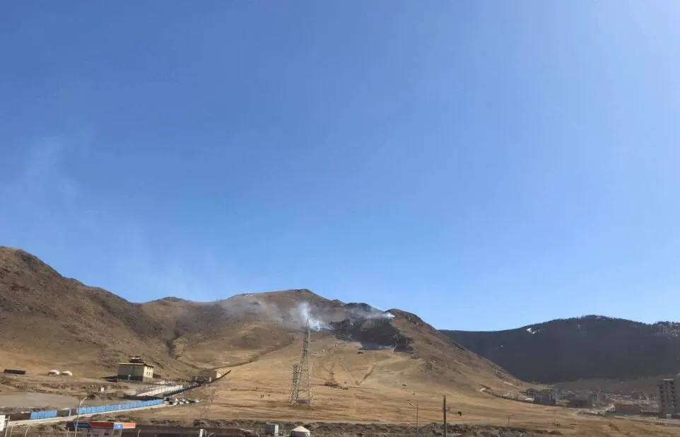 Арцатын аманд гарсан галыг унтраахаар ажиллаж байна