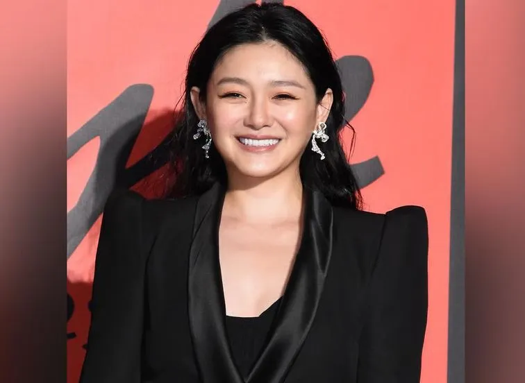 “Солирын од“ киногоороо олонд танигдсан Тайваний жүжигчин Barbie Hsu хатгаа өвчний улмаас 48 насандаа Японд таалал төгсжээ