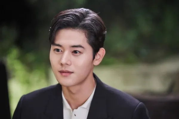 legacy:hereglesen zurag/Kim Dong Joon of ZEA.jpg