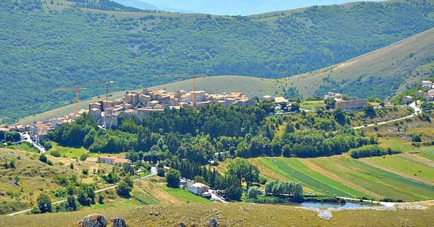legacy:upload/images/ni/2020/10/31/Santo-Stefano-di-Sessanio-12-860x450_c-175023-1012017697.jpeg