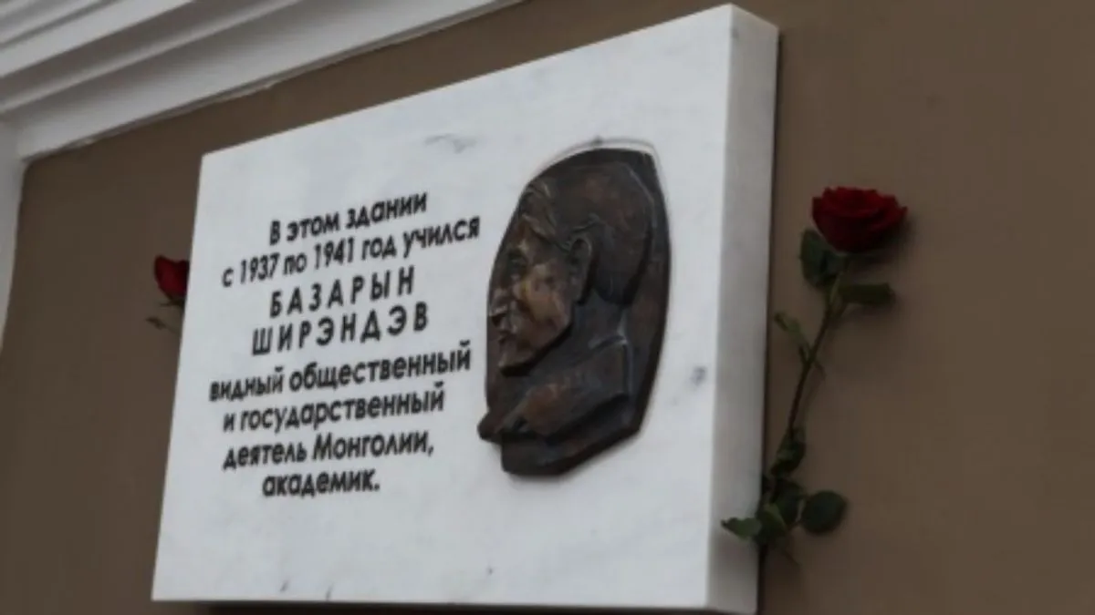 Эрхүү хотод Монголын нэрт эрдэмтний дурсгалын самбарыг нээлээ