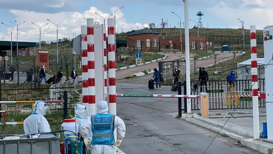 Алтанбулагийн боомтоор иргэдээ татан авах ажиллагаа дөрөв дэх өдрөө үргэлжилж байна