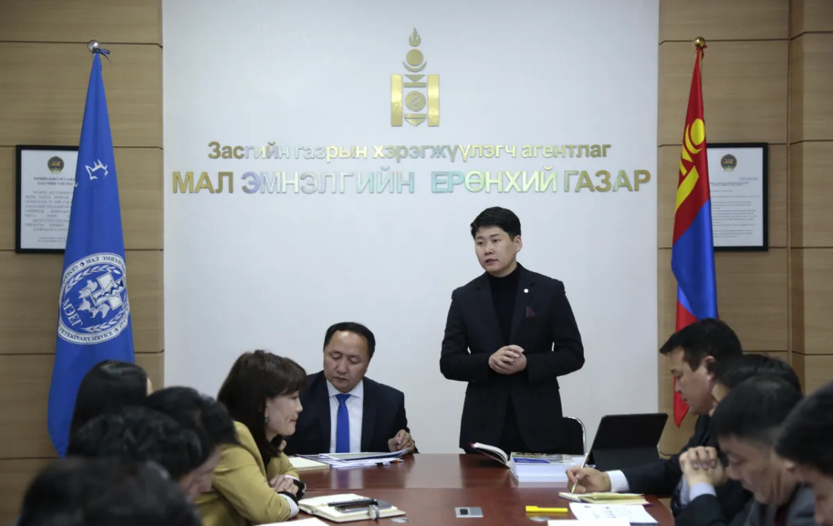 ДЭД САЙД М.ГАНХҮЛЭГ МАЛ ЭМНЭЛГИЙН ЕРӨНХИЙ ГАЗРЫН АЖИЛТАН, АЛБАН ХААГЧИДТАЙ УУЛЗЛАА